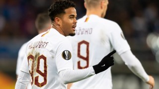 Нападателят на Борнемут Джъстин Клуйверт е сред фаворитите да замени