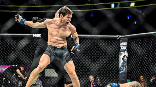 Когато Джейк Джиленхол удари MMA легенда