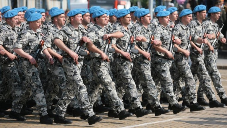 Променят формулата за определяне на заплатите на военните?