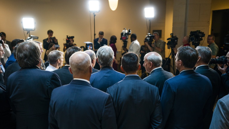 Вътрешни борби между републиканците могат да забавят помощта за Украйна