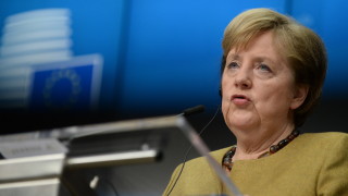 Евролидерите обсъждат оръжейния износ за Турция с НАТО и САЩ, обяви Меркел