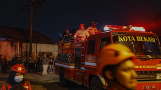 Пожарникарите са успели да потушат пожара в склад за боеприпаси в