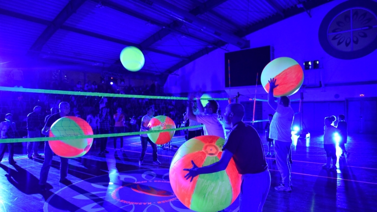 За първи път в България организираха турнир по нощен волейбол (СНИМКИ)