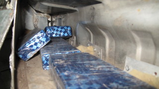 Митничари задържаха 5 кг хероин укрит в тайник на лека кола