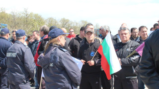 Недоволни от кмета на Септември блокират пътя Пазарджик-Велинград