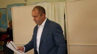 Президентът Румен Радев гласува с очакването София да се развива