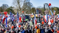 МВнР предупреждава българите в Нидерландия за протести в Хага