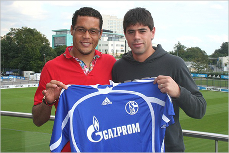 Шалке взе халф на уругвайския шампион