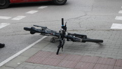 Катастрофа между кола и колоездач затрудни движението в габровския квартал "Болтата"