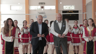 Министърът на младежта и спорта Красен Кралев откри ремонтирания физкултурен