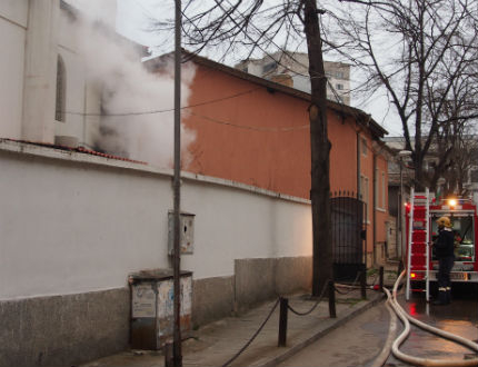 Късо съединение причинило пожара в джамията във Варна