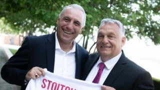 Преди финала на Лига Европа: Камата се срещна с Виктор Орбан и му подари тениска с автограф