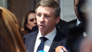 В страната има политическа криза обясни на медиите в парламента