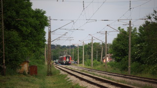Жегата деформира част от жп пътя между София и Карлово