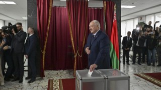 Президентът на Беларус Александър Лукашенко очаква пристигането на руската ракетна