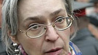 Опитват да попречат на панихида за Политковская, мястото се променя