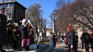 Йотова зове да възстановим държавността 