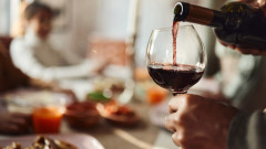 Лесният трик, с който всяко вино става по-хубаво