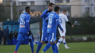 Вратарят Александър Любенов и защитникът Мики Орачев няма да продължат кариерите