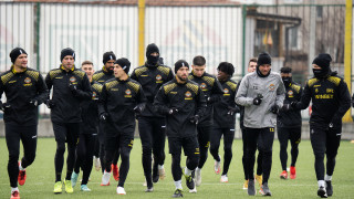 Отборът на Ботев Пловдив поднови тренировки на българска земя След