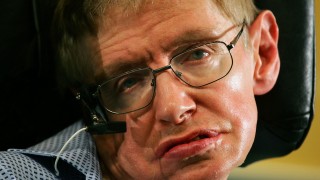 Само година след смъртта на физика Стивън Хокинг родната му