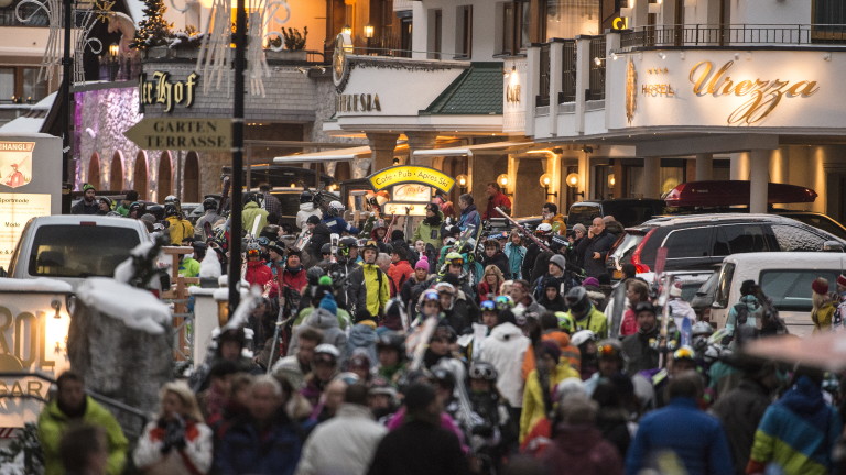 Австрия забрани събирането на едно място на повече от 5 души