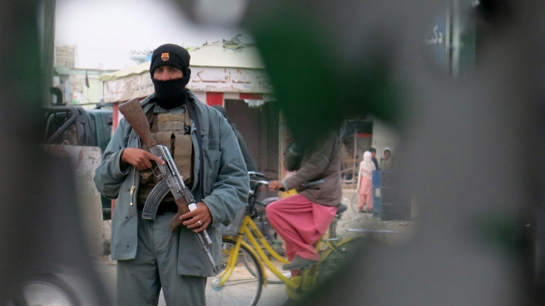 Над 40 убити в битката за летището в Кандахар