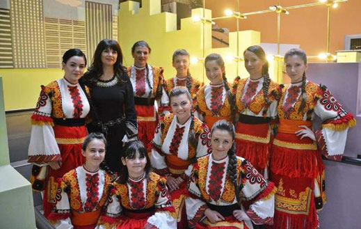Дъщерята на Денис Ризов смени метъла с фолклора 