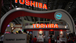 Акциите на Toshiba „изплуват” след резкия спад