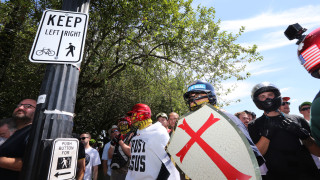 Четирима души са арестувани в събота вечерта след като крайнодесни