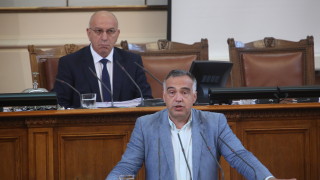 Сотир Цацаров не пипа много дълбоко в политическата система Той