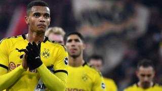 Футболистите на Борусия Дортмунд бяха посрещнати с освиркания по време