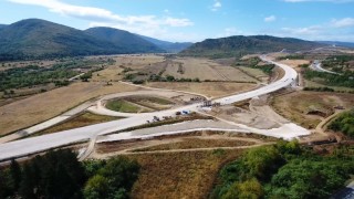 АПИ се хвали с напредъка на строежа на АМ "Хемус"