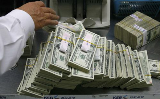 Доларът се подкрепя от високата доходност на американските облигации