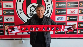 Красимир Балъков официално е новият треньор на Локомотив София съобщиха