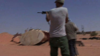 Бунтовниците нахлуха в родния град на Кадафи