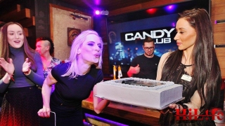 Ива Екимова отбеляза 41-ия си рожден ден с щур купон (СНИМКИ)