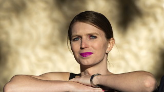 Новото гадже на Grimes - срещу Илон Мъск