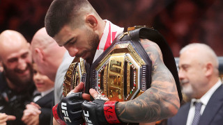 Шампионът на UFC Илия Топурия обяви че временно се оттегля