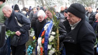 Десетки легенди на Левски дойдоха на поклонението на Цветан Веселинов