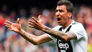 Нападателят на Ювентус Марио Манджукич подписа нов договор с клуба