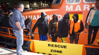 Най малко 70 мигранти са се удавили след като лодката им