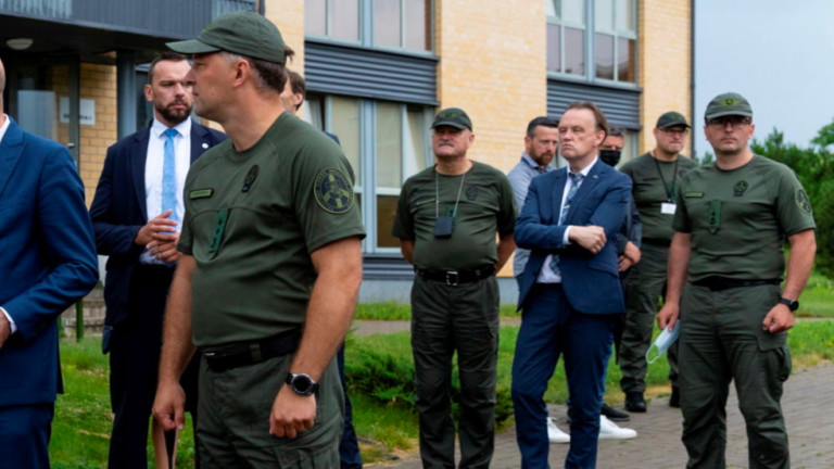 Литва изпрати войски на границата с Полша и Беларус заради натрупването на мигранти