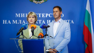Министърът на младежта и спорта Весела Лечева заместник министър Петър Георгиев