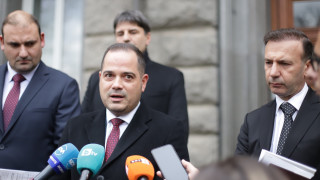 Ние категорично се разграничаваме от насилието както по отношение на