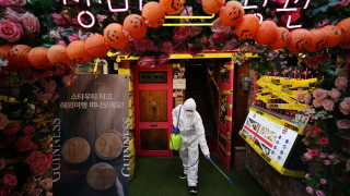 обяви в неделя нови петстепенни разпоредби за социално дистанциране предаде