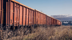 Горя настилката в товарен влак на гарата в Каспичан