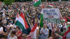 Хиляди унгарци протестираха срещу Орбан в Дебрецен