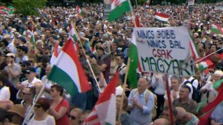 Хиляди унгарци протестираха срещу популисткия премиер Виктор Орбан на митинг