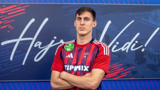 Българският футболен национал Симеон Петров остава в унгарския Фехервар където